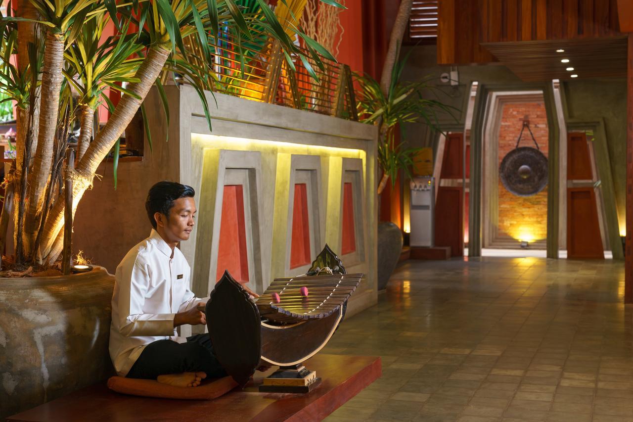 Golden Temple Residence Σιέμ Ρέαπ Εξωτερικό φωτογραφία Thai musician playing the khene