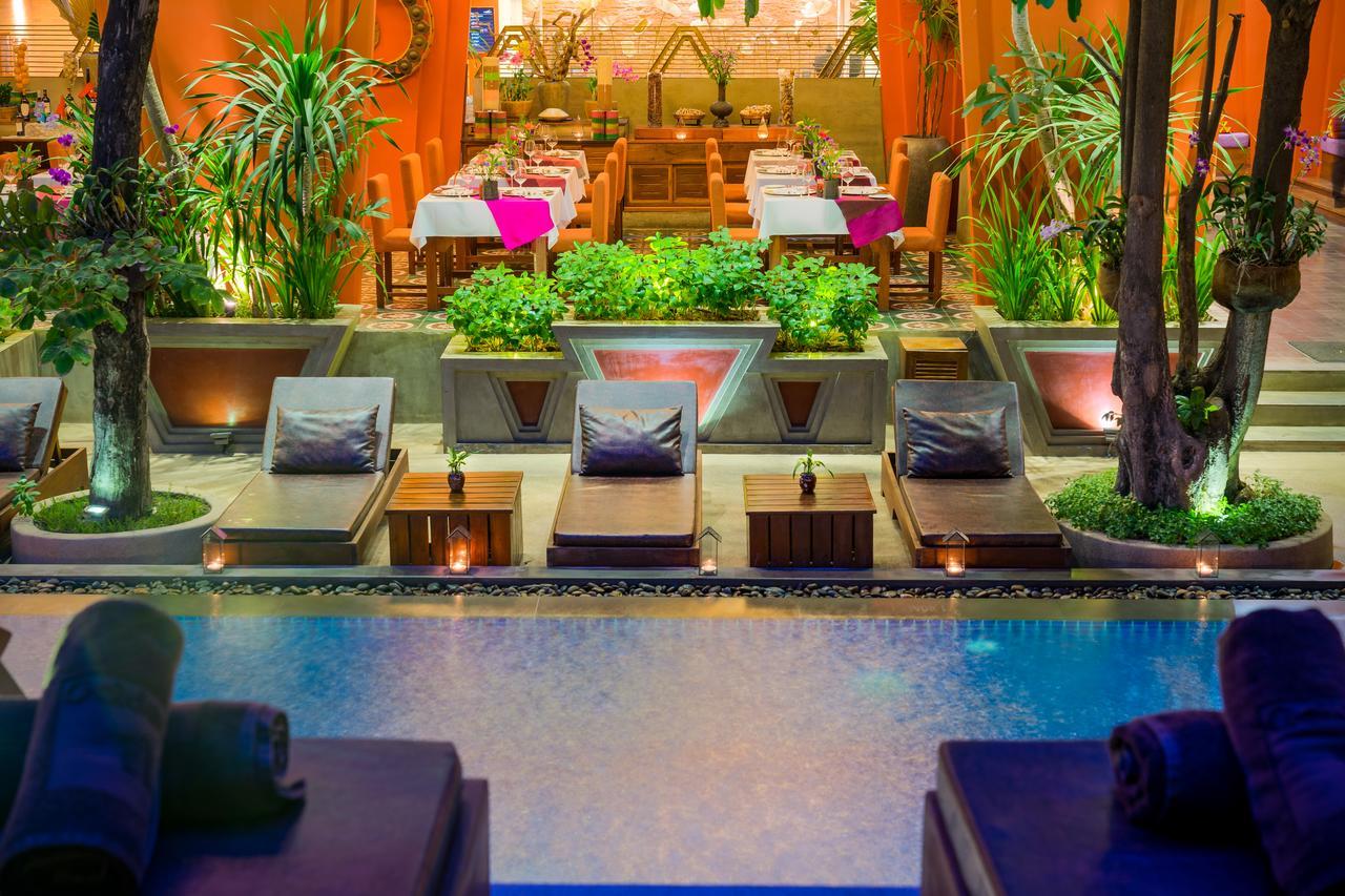 Golden Temple Residence Σιέμ Ρέαπ Εξωτερικό φωτογραφία The pool at the hotel