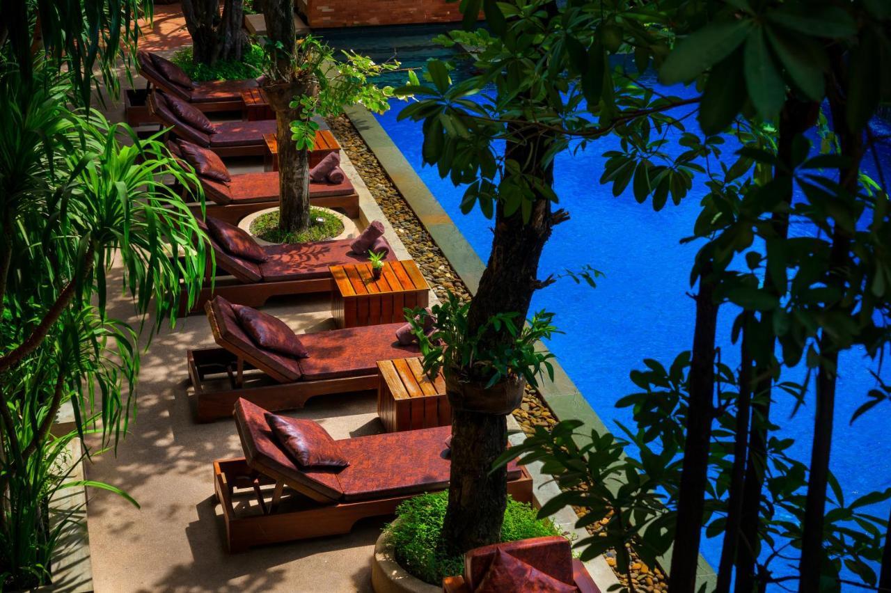 Golden Temple Residence Σιέμ Ρέαπ Εξωτερικό φωτογραφία The swimming pool at the hotel