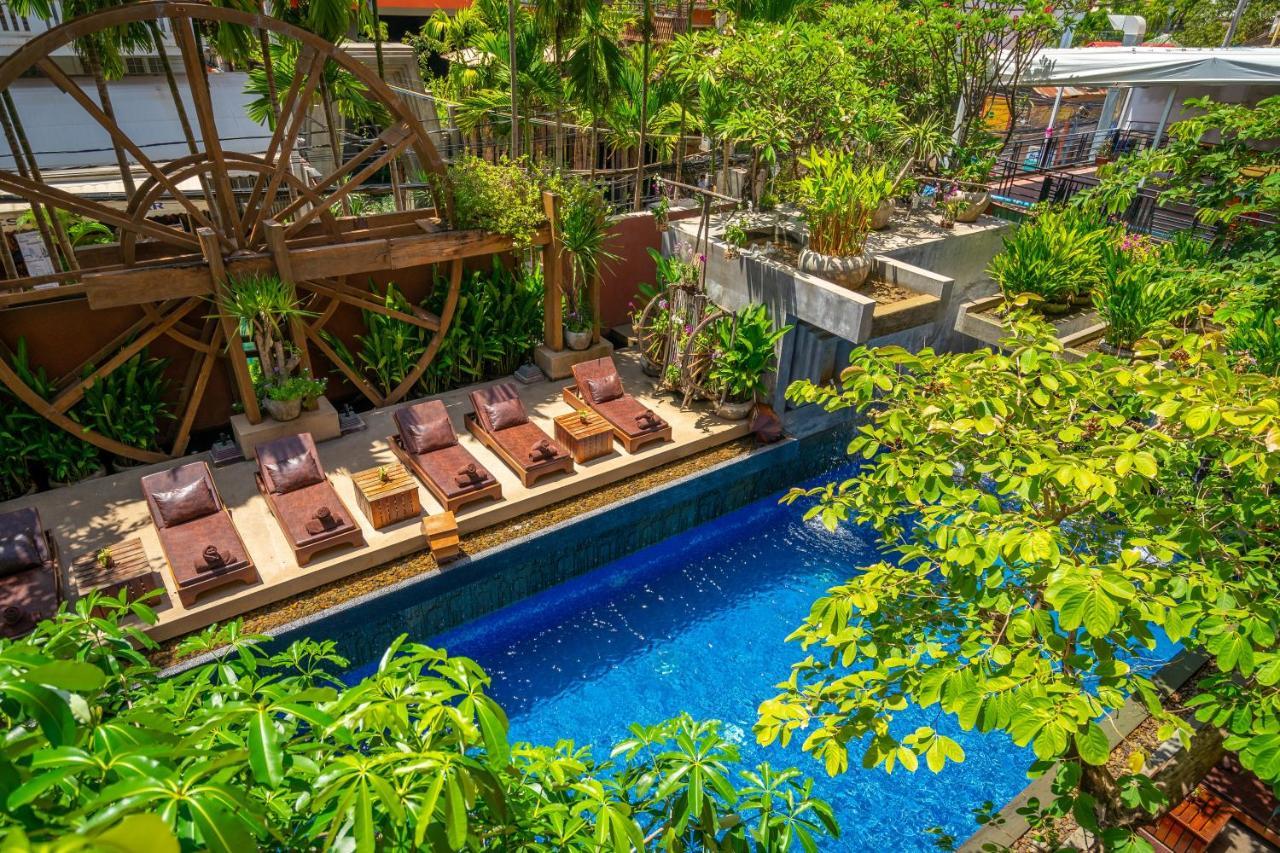 Golden Temple Residence Σιέμ Ρέαπ Εξωτερικό φωτογραφία The pool at the hotel